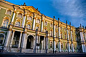 San Pietroburgo - il Palazzo d'Inverno sulla riva sinistra della Neva. 